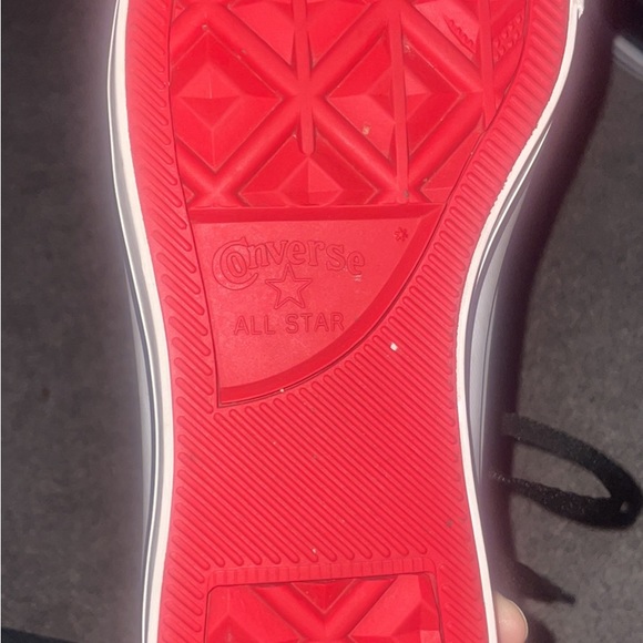 Black and red Converse - Picture 2 of 6